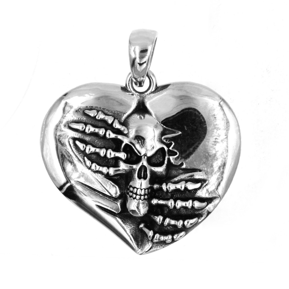Q-137 Pendant with Heart and Skull